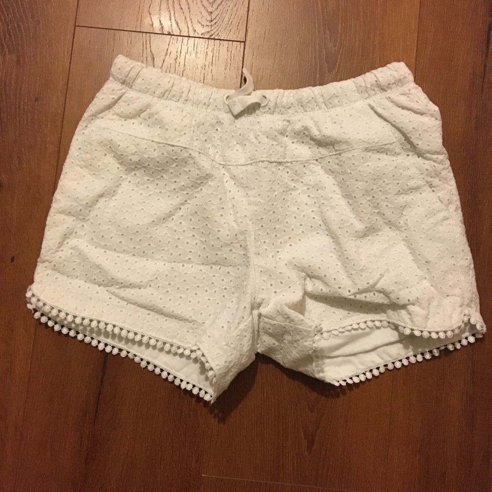 white lace shorts